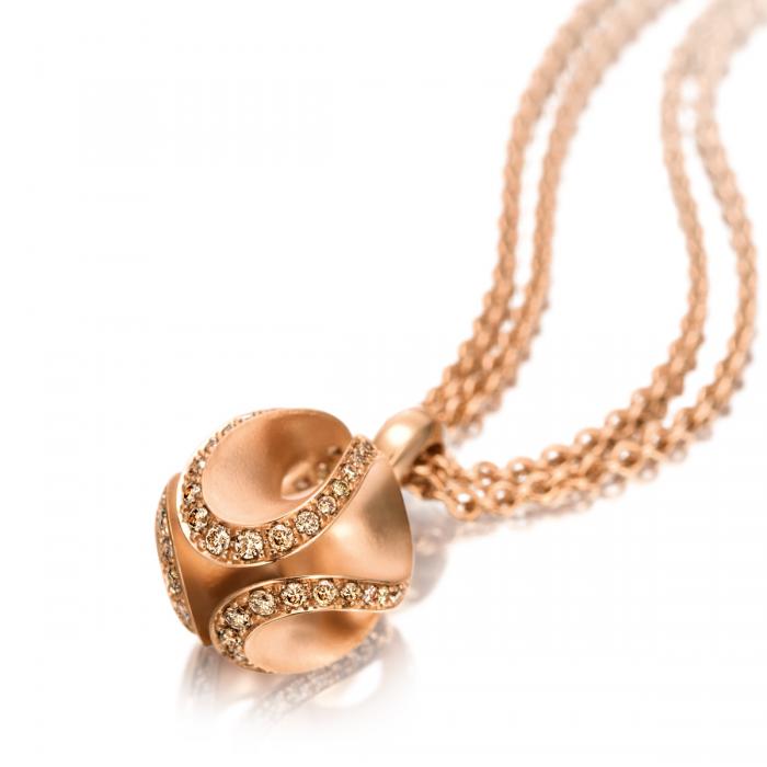 Meister pendant